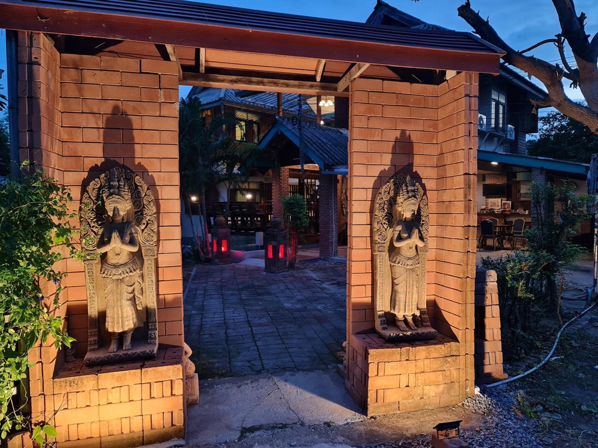 Apartamento Tepbunthomhouse Ayutthaya Exterior foto